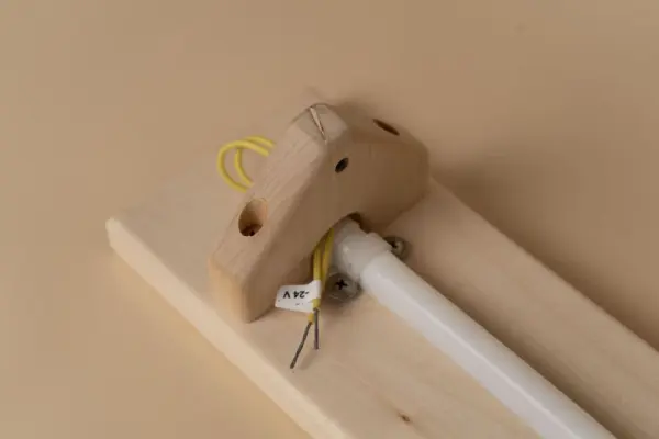 Светильник Woodson FIJI Line угловой со светодиодной лентой, Липа (24V)